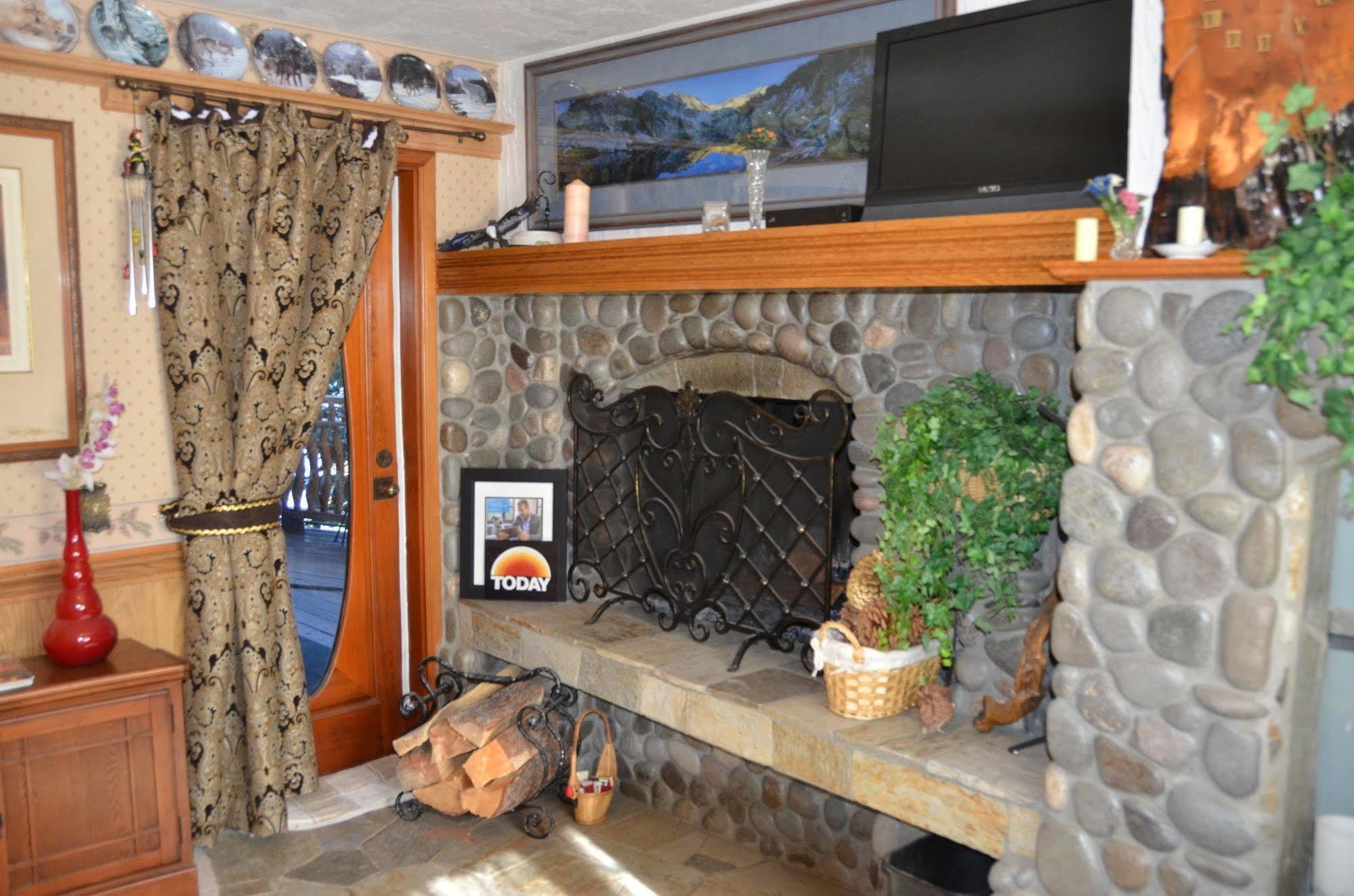 Where Eagles Fly Bed & Breakfast Elk Point Esterno foto
